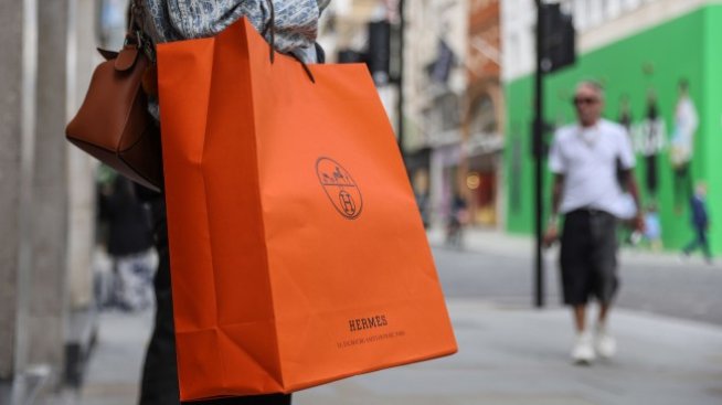 Търсенето на луксозни часовници и дрехи даде тласък на Hermes