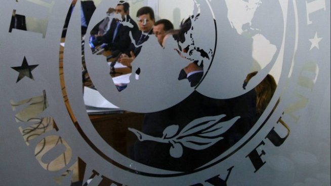 МВФ не е реагирал адекватно при спасяването на Гърция през 2010 г.