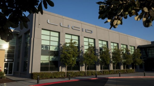 Lucid започва дебюта си на Wall Street с ръстове