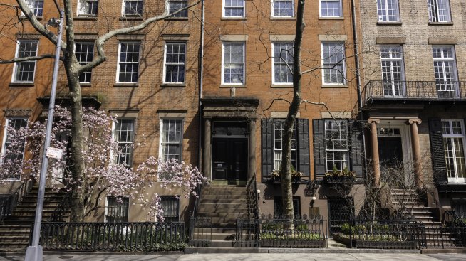 Все повече нюйоркчани получават, а не купуват жилищата си