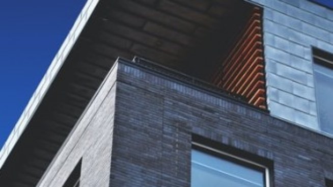 Купувачите на луксозни имоти у нас държат повече на дрешници, отколкото на кабинети