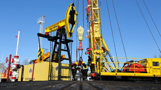 Руските петролни гиганти страдат заради скъпата рубла и ниските цени