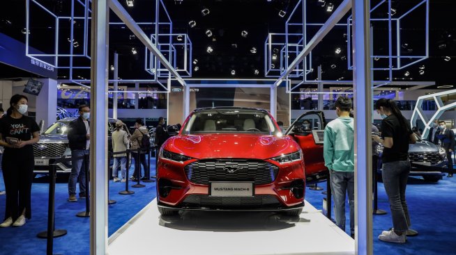 Как&nbsp;Tesla напусна света на неинвестиционния рейтинг