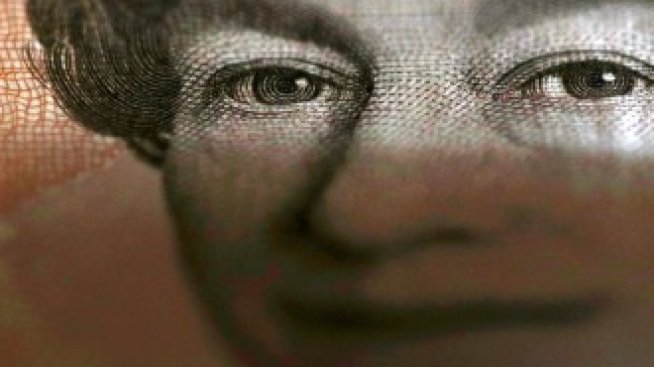 Паундът пада след сведенията, че преговорите за Brexit са в задънена улица