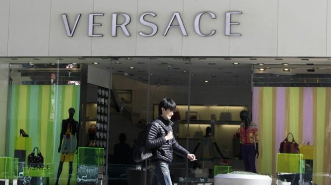 Givenchy, Coach и Versace се замесиха в скандал в Китай заради надписи на тениски