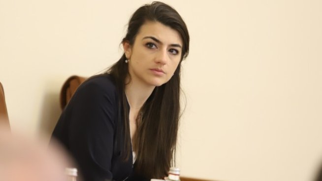 Бориславова: Мнозинството за приемане на законопроектите ще е трудно
