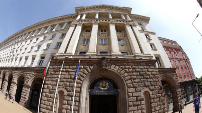 Правителството ще тегли държавен дълг до 3,8 млрд. евро