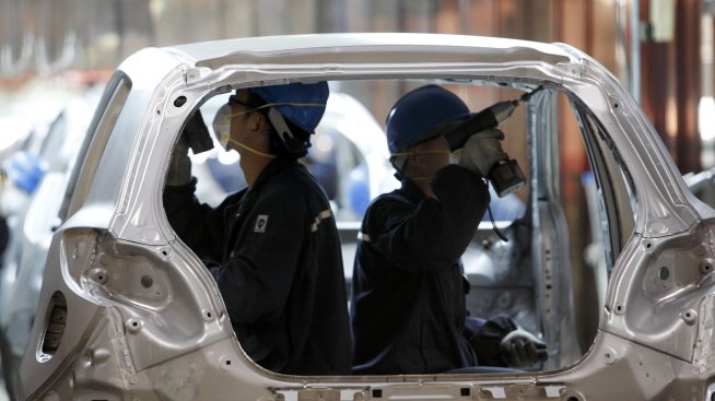 Toyota използва система от рециклирани батерии, за да захранва завод на Mazda