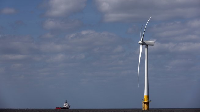 Великобритания към Тръмп: Няма да се откажем от офшорните вятърни паркове