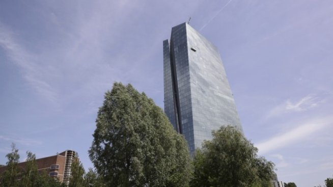 Сентену от ЕЦБ: Инструментът на банката няма да има целеви спред на доходността