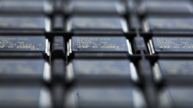 Arm работи по собствен полупроводник