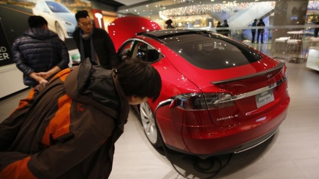 Tesla не постига целите си в Китай, съкращава служители