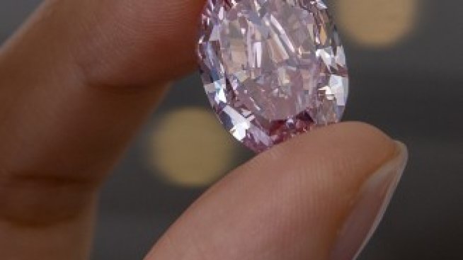 Руски розов диамант постави рекорд на търг на Sotheby's в Женева