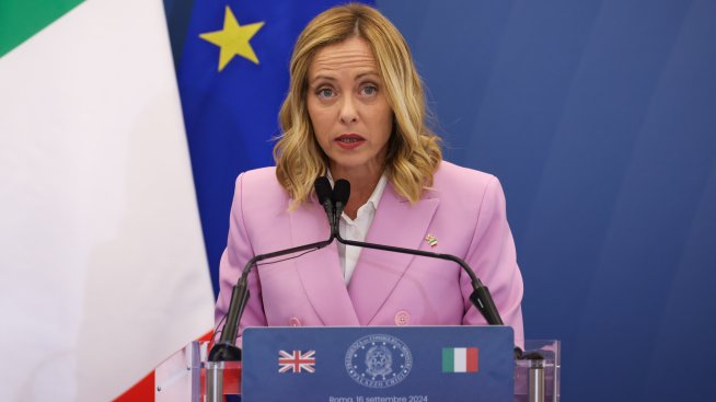 Мелони се застъпва за своя полемичен план за мигрантски центрове в Албания