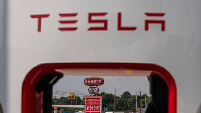 Tesla попадна под обстрела на калифорнийския транспортен регулатор