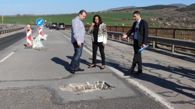 Ремонтът на участъци от &bdquo;Тракия&ldquo; и &bdquo;Хемус&ldquo; започва до дни