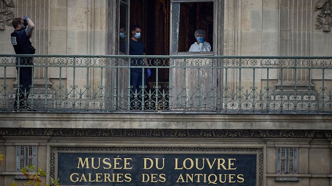 Наистина ли са безценни откраднатите от Лувъра бижута?