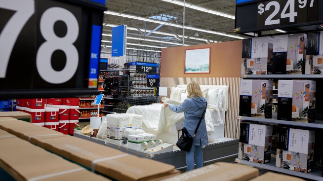 Walmart повиши прогнозата си за продажбите за цялата година, подкрепена от потребителите