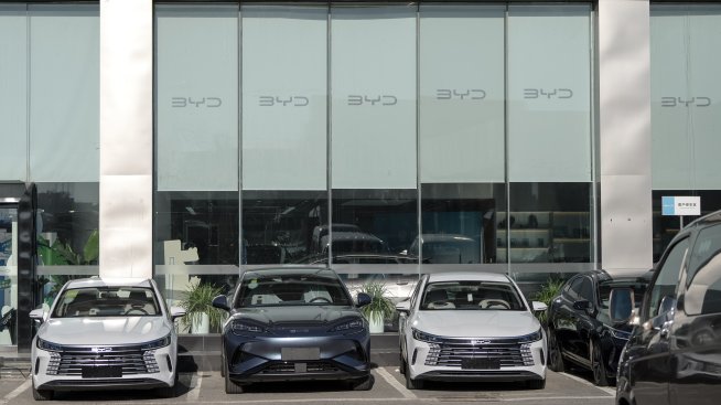 ЕК: Изтече срокът за подаване на ценови оферти относно изградените в Китай електромобили