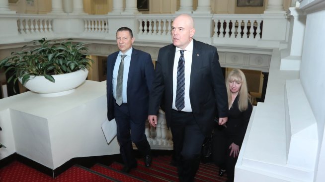 Гешев иска депутатите да го изслушат при закрити врата за корупция 