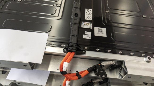 Автомобилната индустрия буксува при развитието на твърдотелни батерии