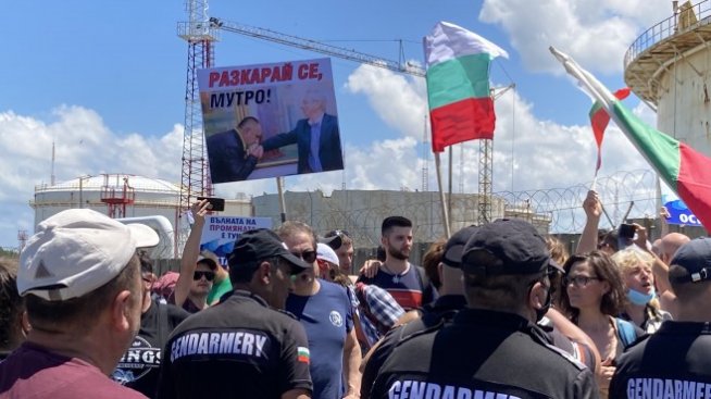 Как щурмът на един плаж прерасна в политическа криза в България?