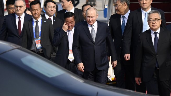 Путин пристигна в Пекин за среща със "скъпия си приятел" Си Дзинпин