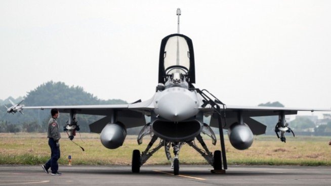 Румен Радев: Няма как 8 самолета F-16 да струват по-малко от 3 млрд. лв. 