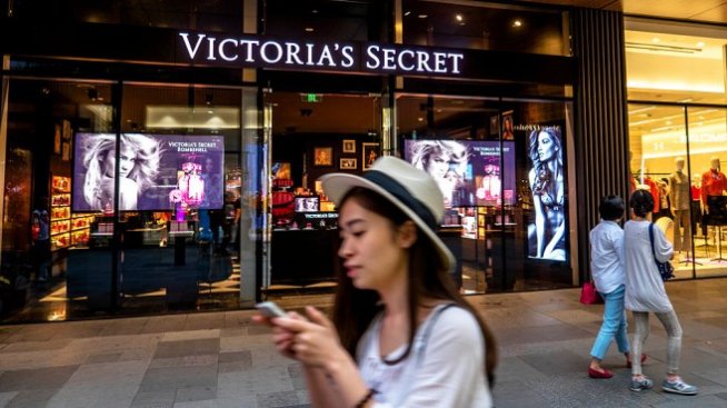 Kомпанията майка на Victoria's Secret отчете спад в продажбите по празниците