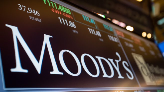 Moody's понижи рейтингите на американски банки и постави под наблюдение други