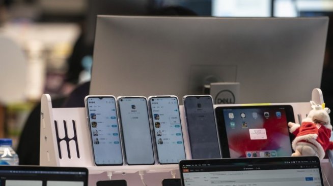 Въпреки проблема с чиповете пазарът на смартфони расте
