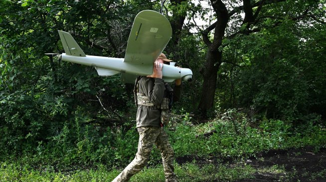 Украйна използва слабости в руската система за ПВО, дрон атакува рафинерия в Коми