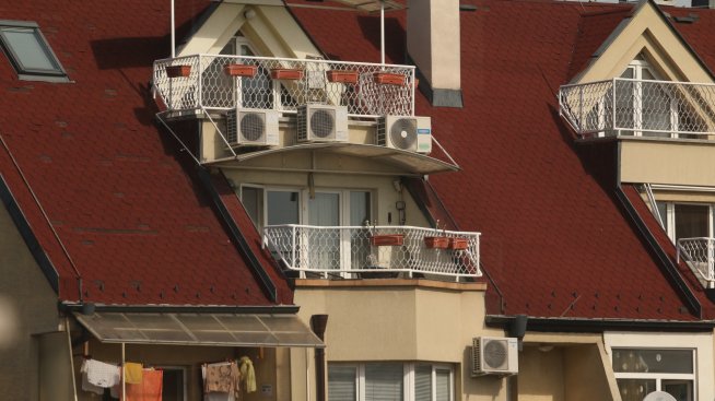 Очакването за еврозоната активизира купувачите на жилища, но задържа продавачите