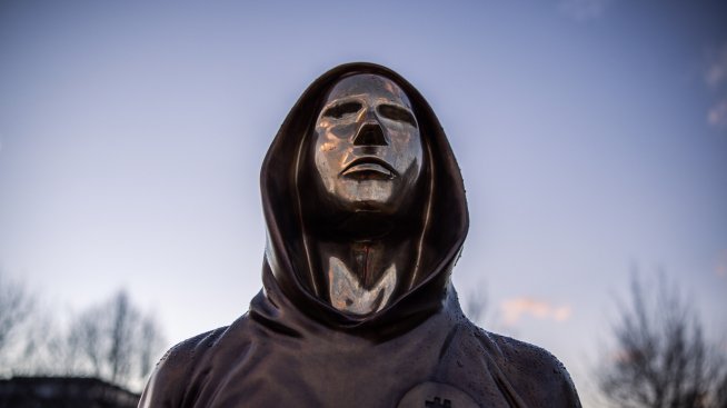 Бащата на биткойна бе на крачка от топ 10 на най-богатите хора в света