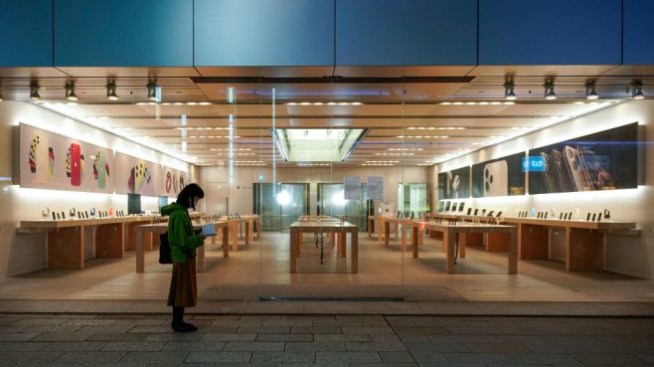 Apple се подготвя за отварянето на "още много магазини" през май