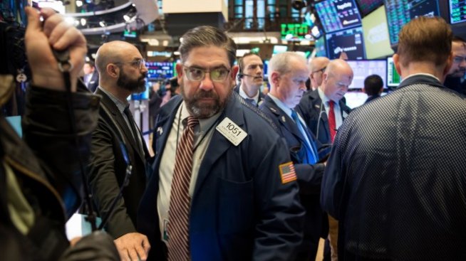 Новият щам на коронавируса помрачи Wall Street въпреки споразумението в Конгреса*