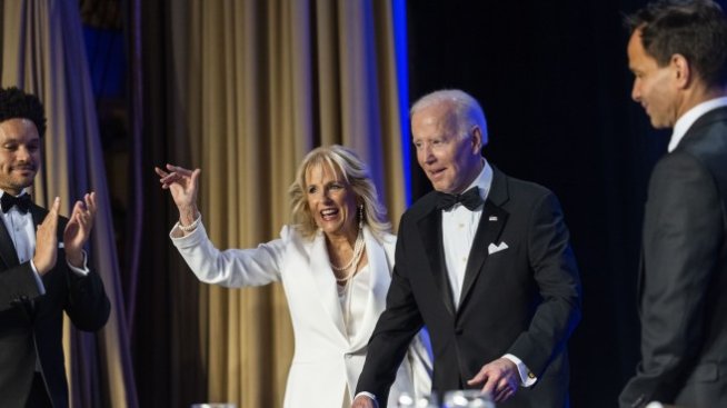 Байдън със странична атака срещу Тръмп по време на медийна гала вечеря