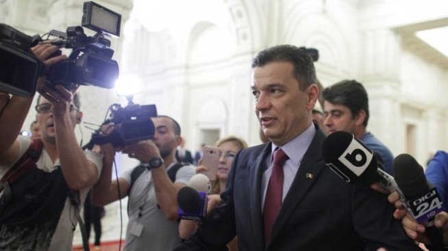 Социалдемократите в Румъния свалиха от власт собствения си премиер