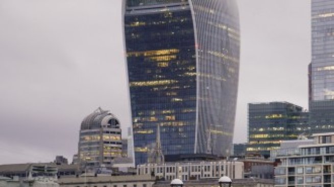 Търговията с акции на ЕС избяга от Лондон в първия ден след пълния Brexit