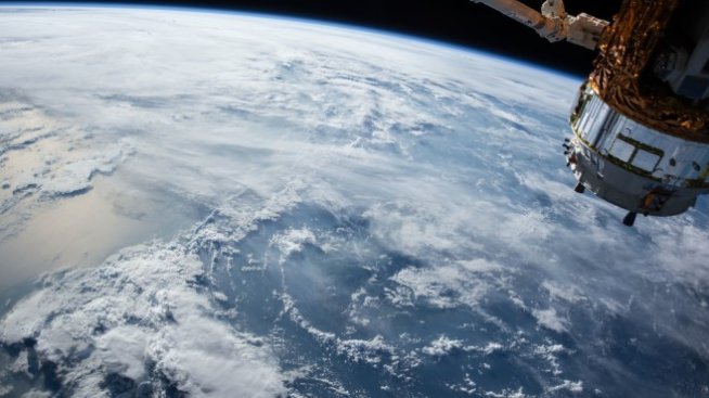 SpaceX планира да изстреля 4425 сателита за супербърз интернет в цял свят