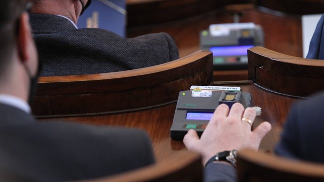 Парламентът преодоля ветото на Румен Радев за либерализацията на енергийния пазар