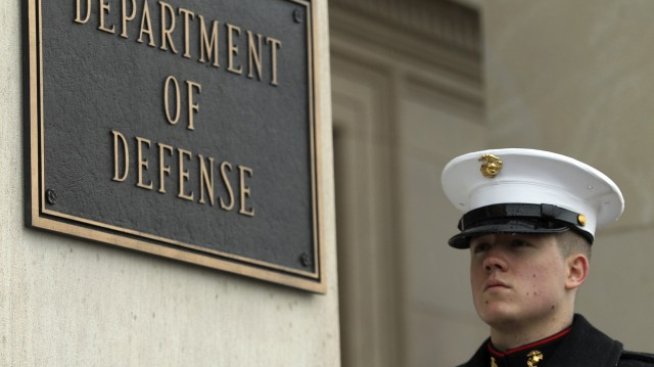 Пентагонът уволнява 46 000 души заради автоматично съкращаване на бюджета