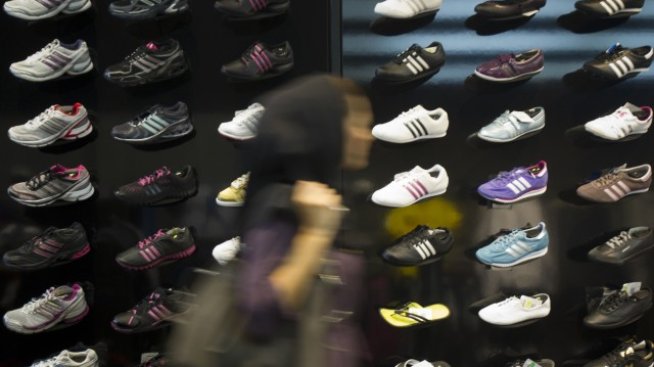 Неблагоприятни валутни разлики стопяват тримесечната печалба на Adidas с 11%