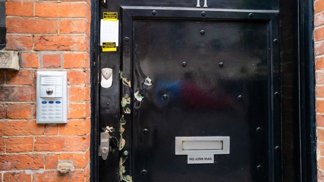 Как бившият германски имотен гигант Adler стана мишена на обиски в седем страни?