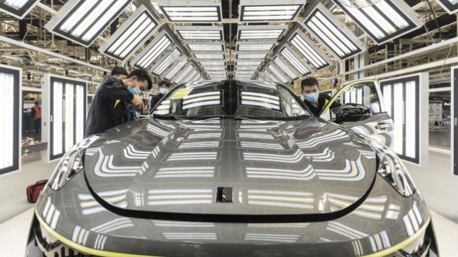 Geely ще атакува Tesla в Китай с нова марка премиум автомобили