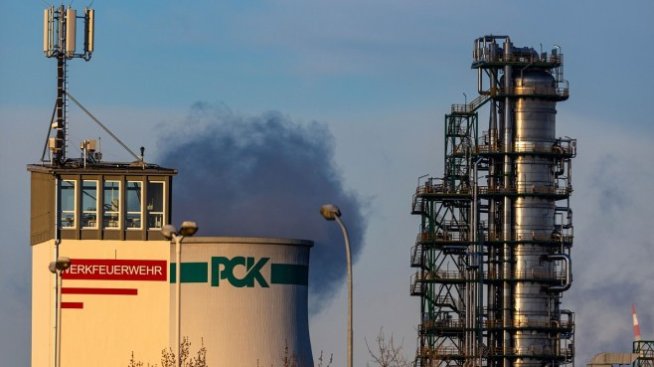 &bdquo;Роснефт&ldquo; обяви търгове за петрол, но иска плащане в рубли