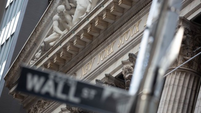 Dow Jones нараства с 200 пункта, докато пазарът осмисля последните отчети*