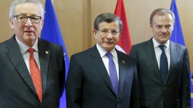 FT: ЕС продава душата си, за да сключи сделка с Турция за мигрантите