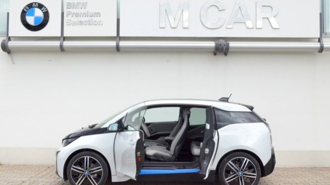 „Зелената“ и иновативна серия BMW i паркира в „М Кар“ Пловдив