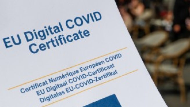 Нидерландци протестираха срещу новия COVID пропуск за барове и ресторанти